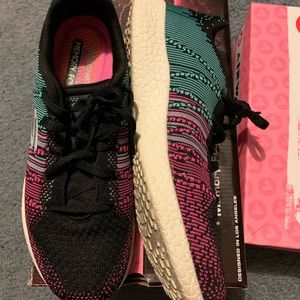 Sketchers memory foam shoes